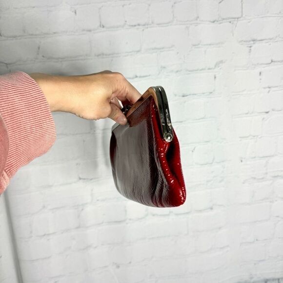 HOBO international red crinkle patent leather large kisslock clutch wallet - Picture 5 of 11